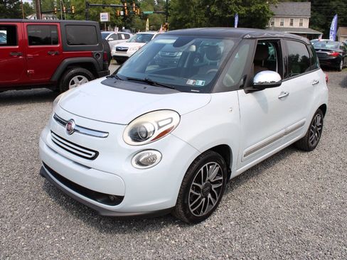 Used 2014 FIAT 500L Lounge FWD image 2