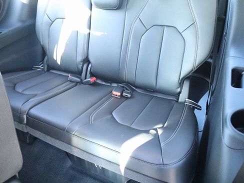 New 2026 Chrysler Pacifica Select FWD image 12