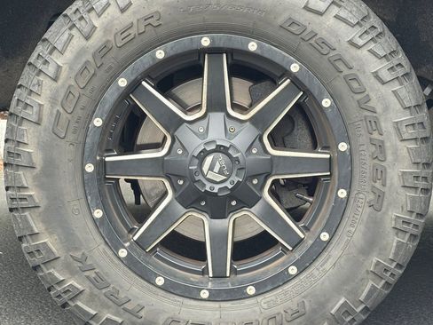 Used 2014 GMC Sierra 1500 SLT w/ All-Terrain Package AWD/4WD image 24