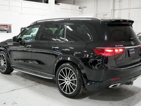 Used 2024 Mercedes-Benz GLS 580 4MATIC image 3