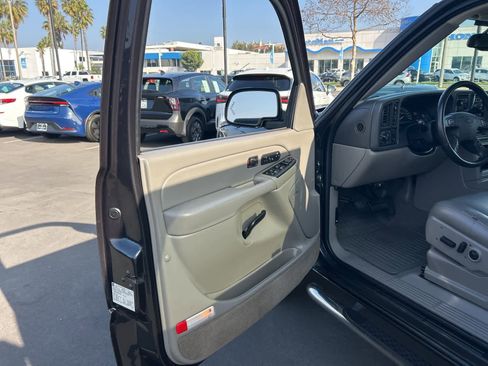 Used 2005 Chevrolet Avalanche Z71 w/ Sun And Sound Package image 31