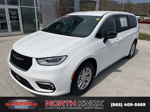 New 2026 Chrysler Pacifica Select image 1