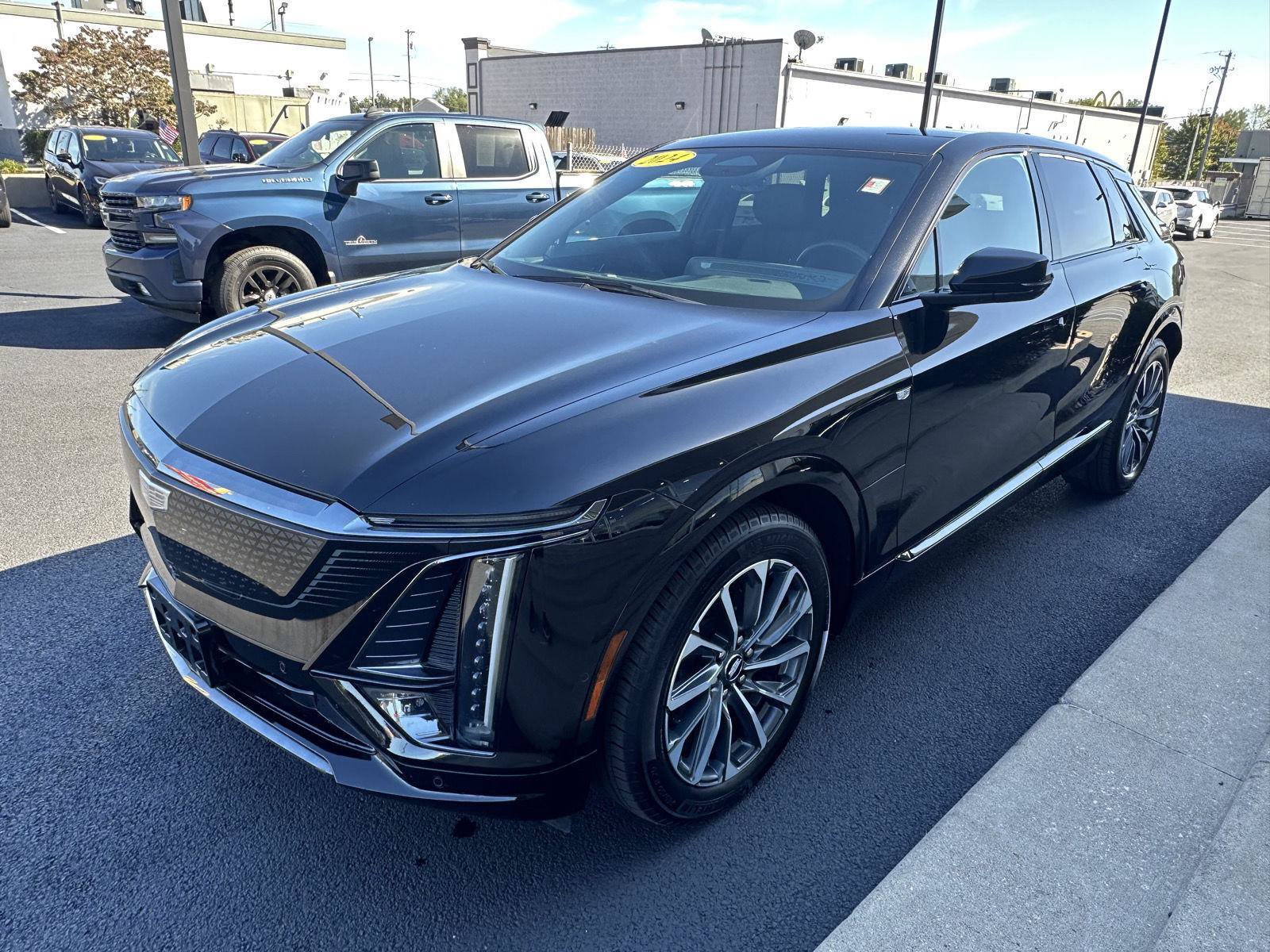 Used 2024 Cadillac Lyriq Sport AWD/4WD image 7