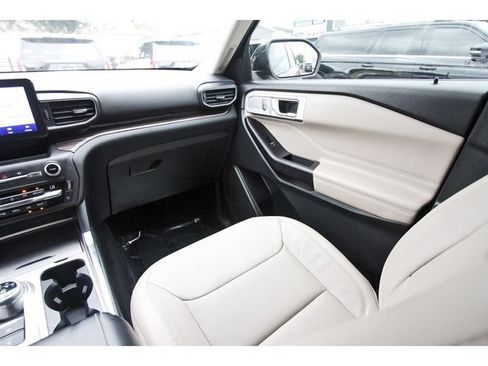 Used 2020 Ford Explorer Limited RWD image 9