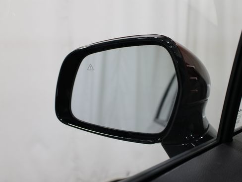 Used 2023 Kia Carnival EX FWD image 9