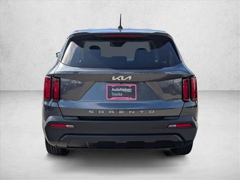 Used 2022 Kia Sorento LX FWD image 7