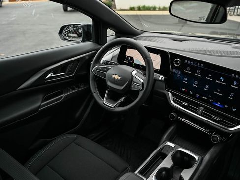 New 2026 Chevrolet Equinox EV LT image 12