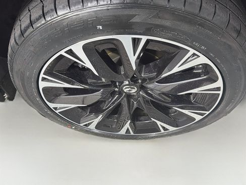 Used 2024 MAZDA CX-90 Plug-In Hybrid w/ Premium Pkg AWD/4WD image 11