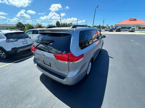 Used 2011 Toyota Sienna XLE FWD image 8