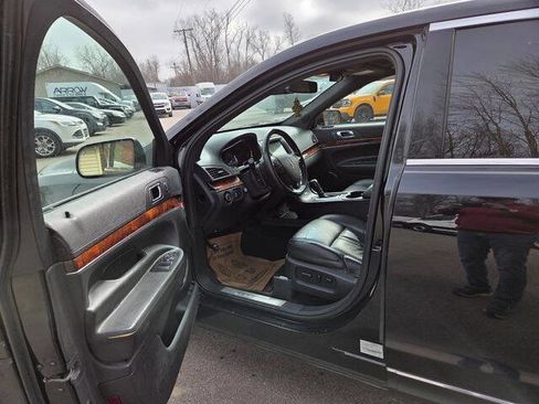 Used 2019 Lincoln MKT Livery image 11