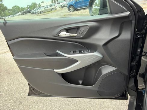New 2026 Chevrolet Trax LS w/ LS Convenience Package FWD image 27