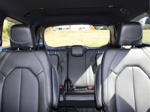 New 2026 Chrysler Pacifica Select image 22