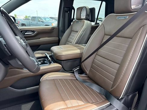 New 2026 GMC Yukon Denali Ultimate AWD/4WD image 16