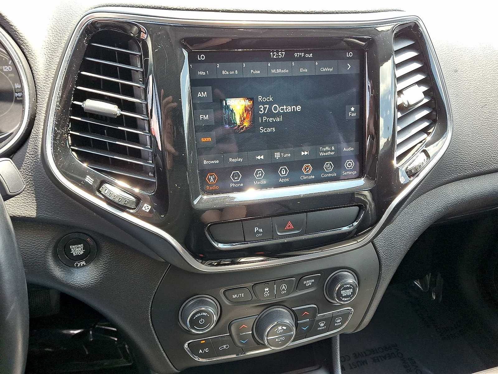 Used 2020 Jeep Cherokee Limited AWD/4WD image 14