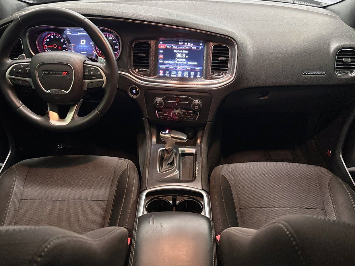 Used 2015 Dodge Charger SXT RWD image 14