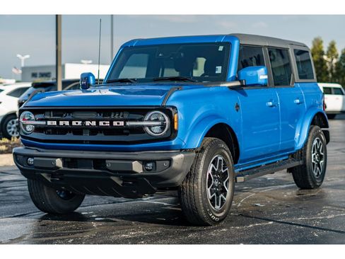 Used 2023 Ford Bronco Outer Banks AWD/4WD image 2