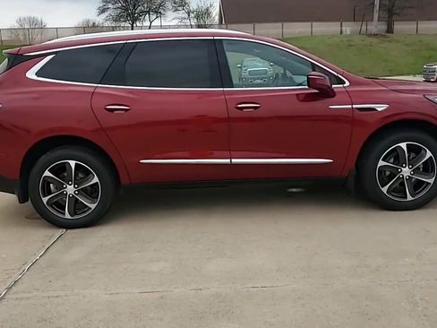 Used 2022 Buick Enclave Essence w/ Sport Touring Edition FWD image 9