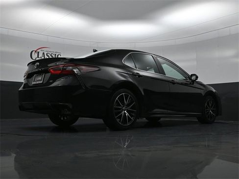 Used 2024 Toyota Camry SE image 29