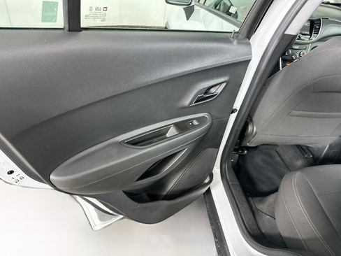 Used 2018 Chevrolet Trax LS FWD image 26