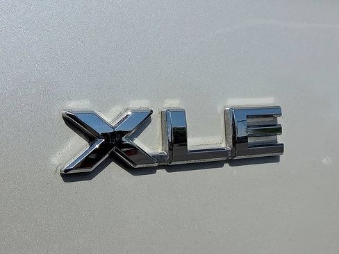 Used 2022 Toyota Prius Prime XLE FWD image 11