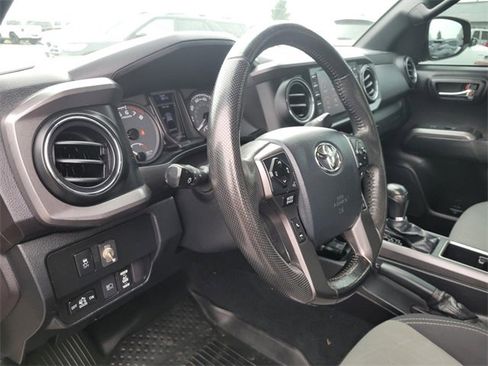 Used 2020 Toyota Tacoma TRD Off-Road image 20