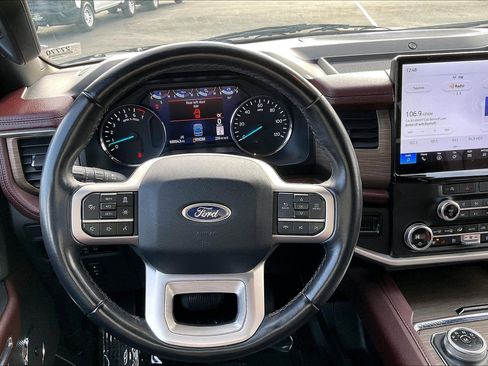Used 2023 Ford Expedition Limited image 5