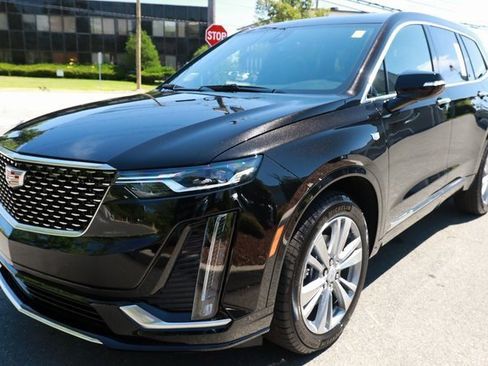 Used 2024 Cadillac XT6 Premium Luxury w/ Platinum Package image 3
