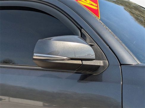 Used 2019 Toyota Tacoma TRD Off-Road image 12