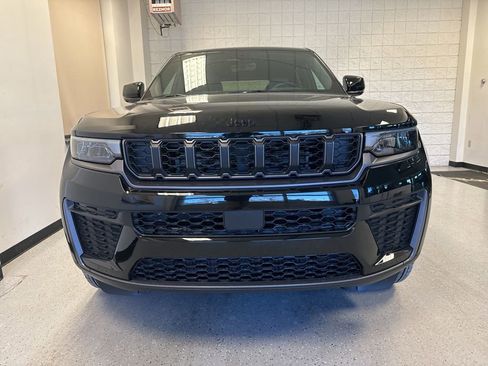 New 2026 Jeep Grand Cherokee Altitude AWD/4WD image 10