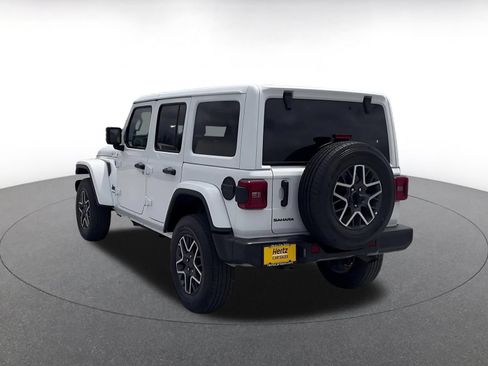 Used 2025 Jeep Wrangler Unlimited Sahara AWD/4WD image 11