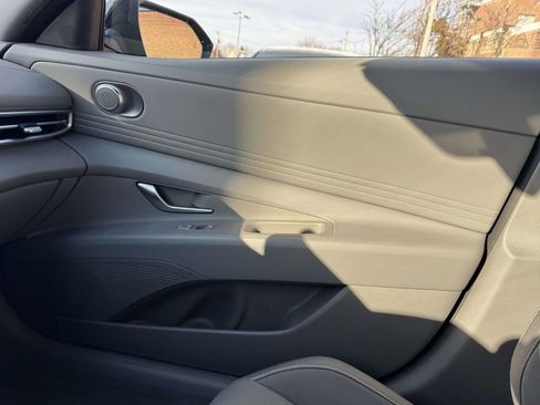Certified 2025 Hyundai Elantra Sport image 32