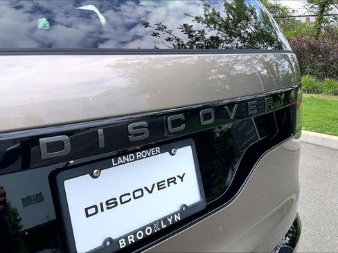 Certified 2025 Land Rover Discovery Dynamic SE AWD/4WD image 9