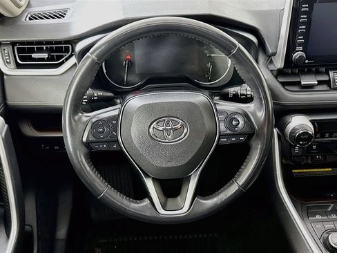 Certified 2019 Toyota RAV4 Limited AWD/4WD image 4