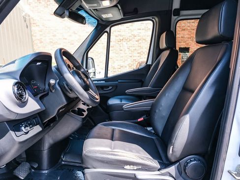 Used 2020 Mercedes-Benz Sprinter 2500 image 25