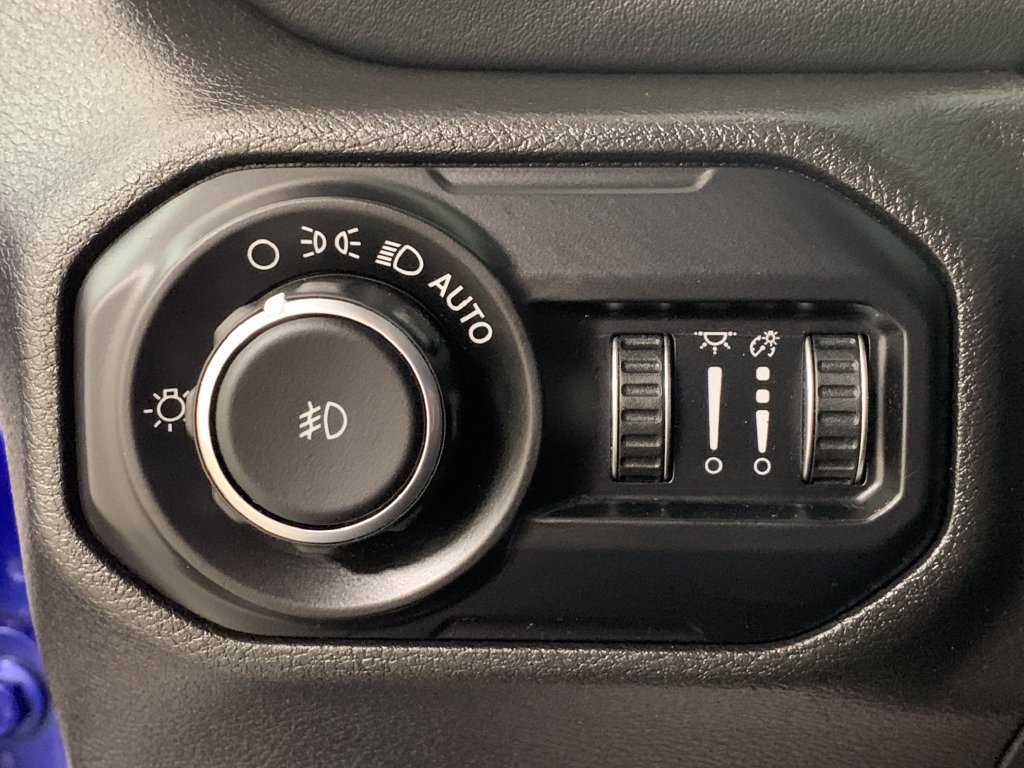 Used 2020 Jeep Wrangler Unlimited Sahara AWD/4WD image 23