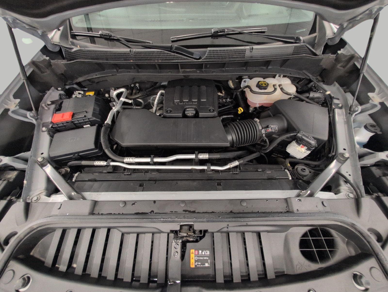 Used 2024 Chevrolet Silverado 1500 LT AWD/4WD image 8