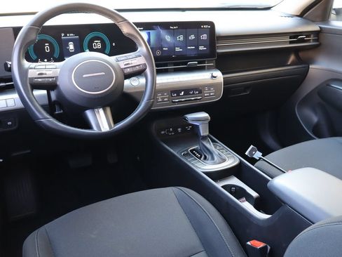 Used 2025 Hyundai Kona SEL FWD image 4