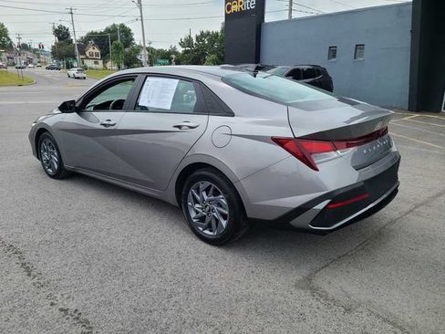 Used 2024 Hyundai Elantra SEL FWD image 9