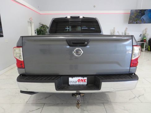 Used 2018 Nissan Titan SV AWD/4WD image 5