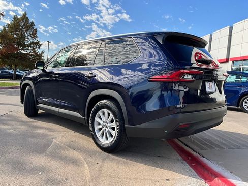 Used 2025 Toyota Grand Highlander FWD image 8