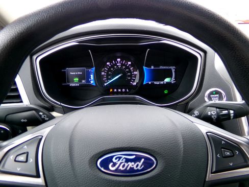 Used 2018 Ford Fusion SE image 28