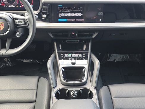 Used 2025 Porsche Cayenne image 22