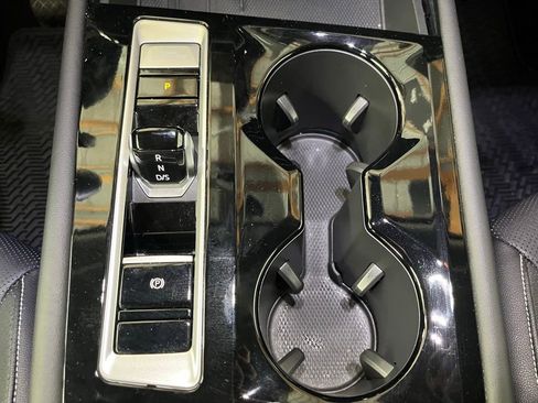 Certified 2025 Volkswagen Atlas SE w/ Panoramic Sunroof Package image 14