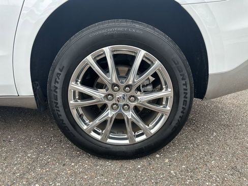 Used 2023 Buick Enclave Essence w/ Experience Buick Package FWD image 34