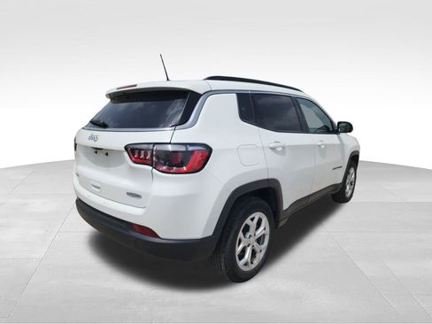 Used 2024 Jeep Compass Latitude AWD/4WD image 9