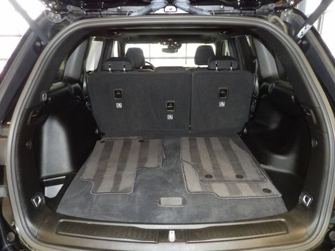 Used 2024 Jeep Grand Cherokee Laredo X w/ Luxury Tech Group I image 19