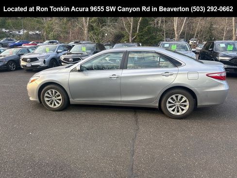 Used 2015 Toyota Camry LE image 7