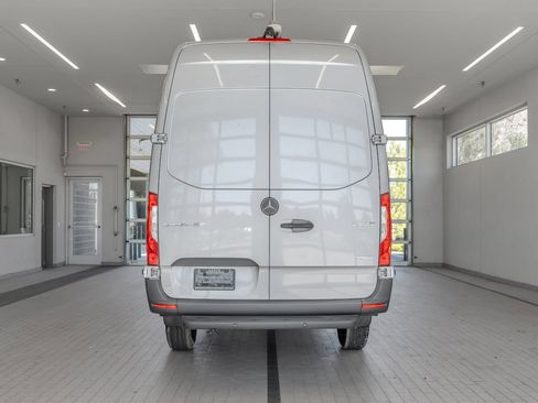 Used 2025 Mercedes-Benz Sprinter 2500 image 14