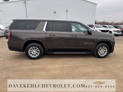 Used 2021 Chevrolet Suburban LT w/ Luxury Package image 6