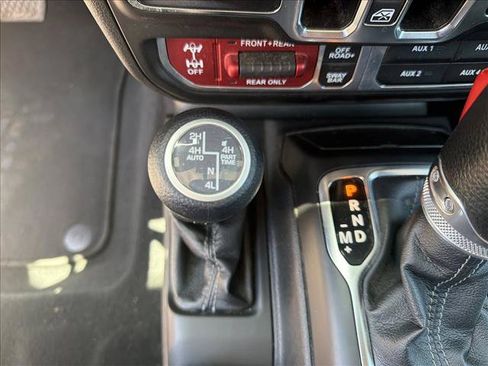 Used 2024 Jeep Wrangler Unlimited Rubicon 4xe AWD/4WD image 9